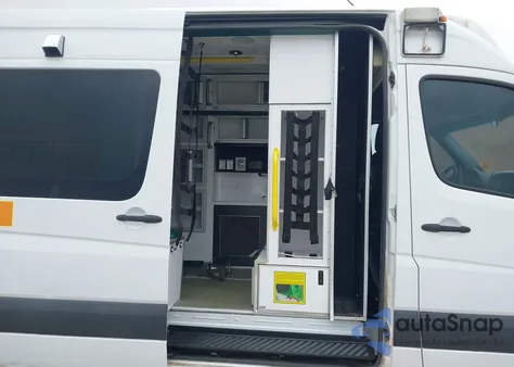 2018 Mercedes-Benz Sprinter 2500 Standard Roof V6 z USA, uszkodzony, nr VIN WD3PE7CD1JP606868